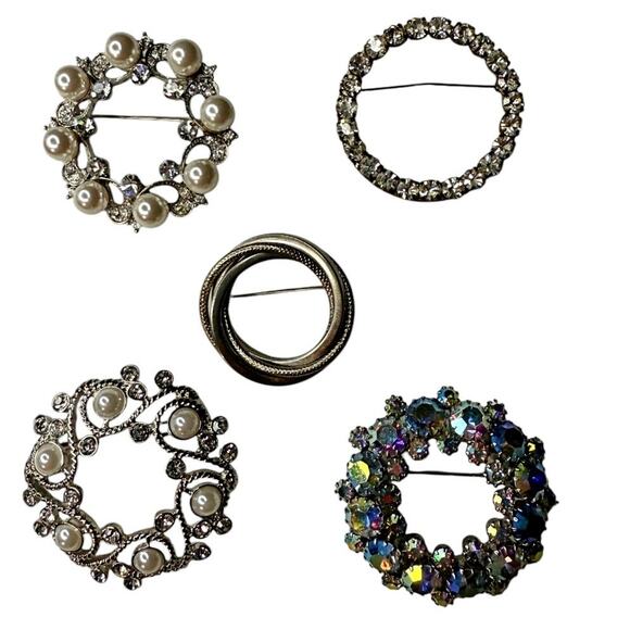 Vintage Lot (5) Silver Tone Rhinestone Pearls Circle Wreaths Estate Finds - Picture 1 of 3